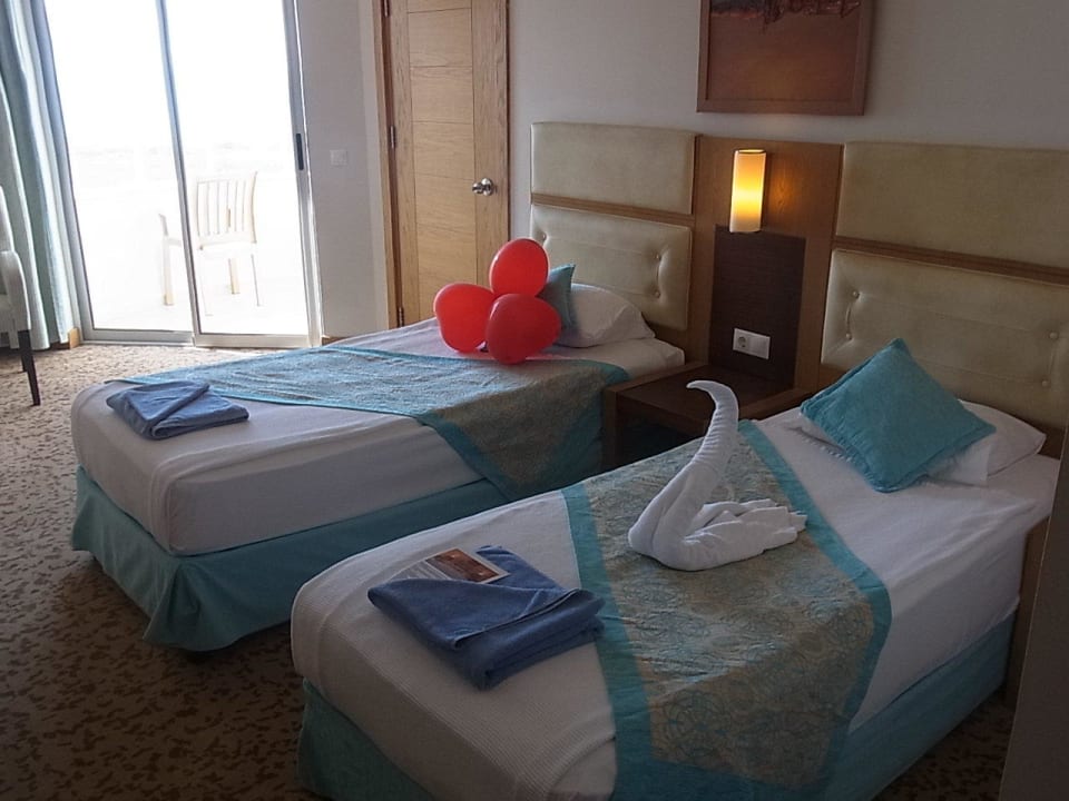 DZ mit MB Saturn Palace Resort Hotel
