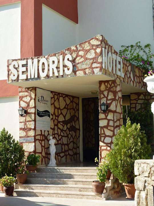 Wejście Semoris Hotel