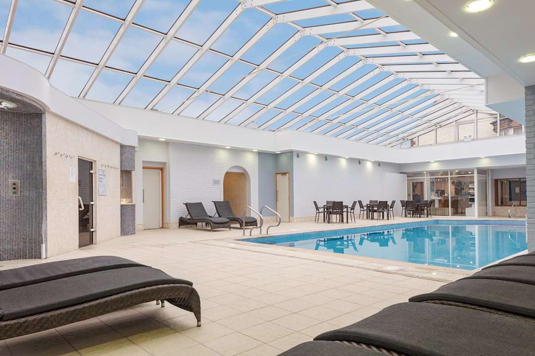 Pool DoubleTree by Hilton Oxford Belfry