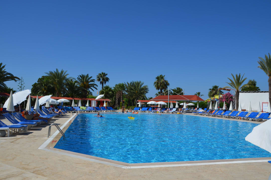 Pool von Miramare Beach, kann mitgenutzt werden Miramare Queen Hotel