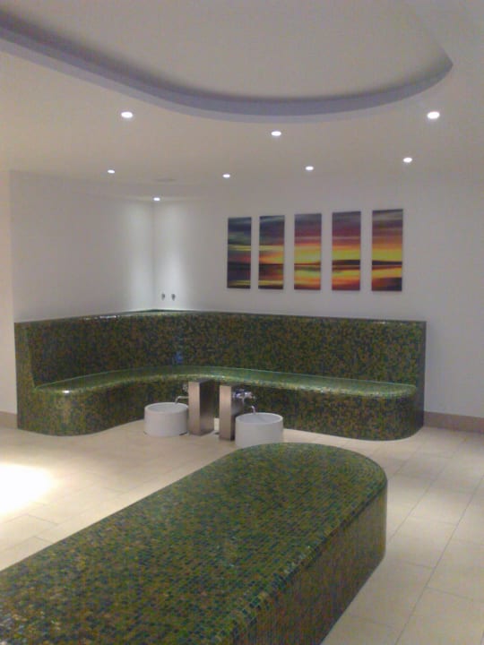 Wärmebänke im Saunbereich Hotel Flörke