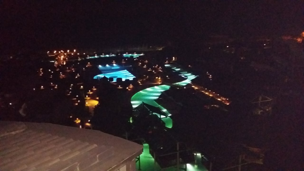 Vom einem Balkon mit Blick über die Anlage aufs Meer  Limak Lara Deluxe Hotel & Resort