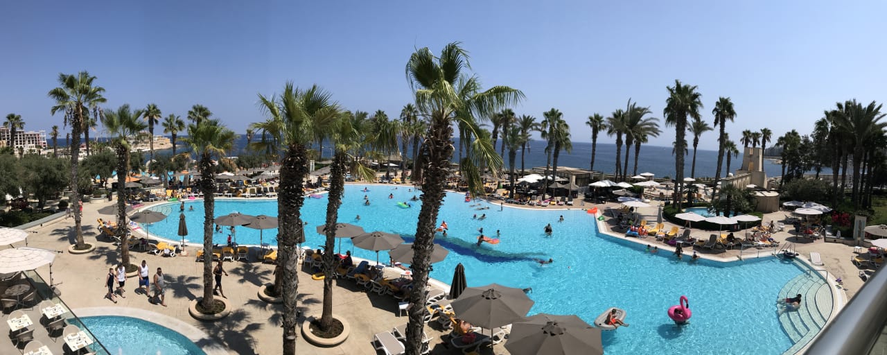 Pool Hilton Malta