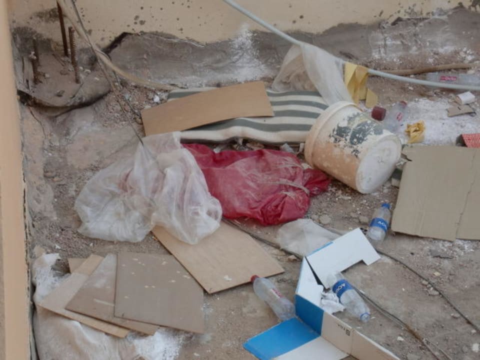 So siehts neben den Gartenwegen aus Hotel Nubian Village