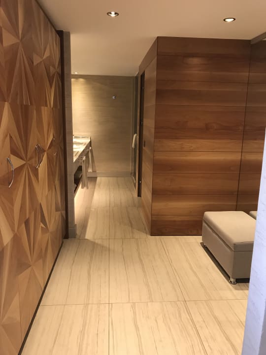 Zimmer Acanthus Cennet Barut Collection