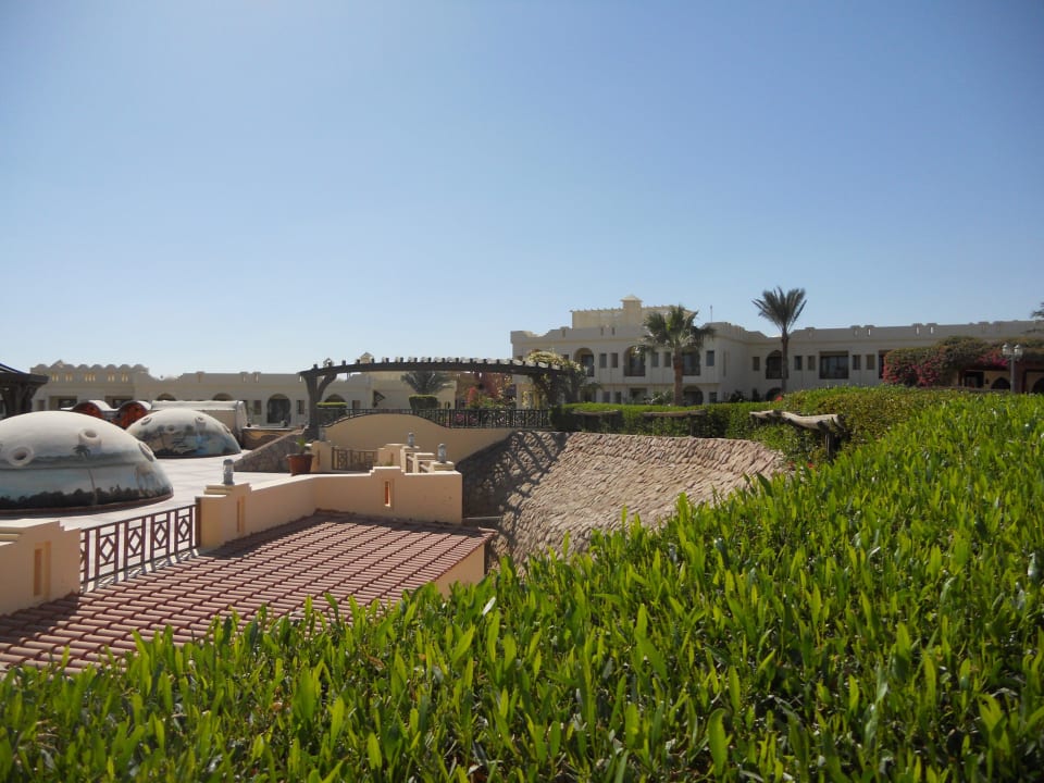 Przy basenie Charmillion Club Resort