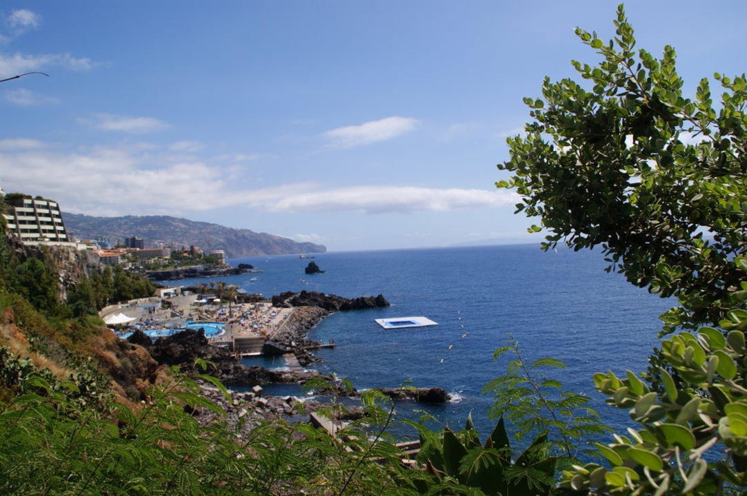 Blick von der Promenade zum Hotel Hotel Madeira Regency Cliff