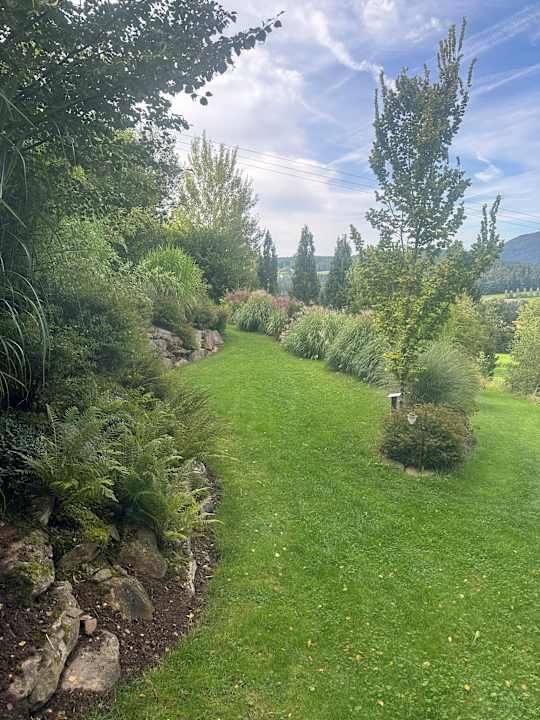 Gartenanlage Spirit & SPA Hotel Birkenhof am Elfenhain