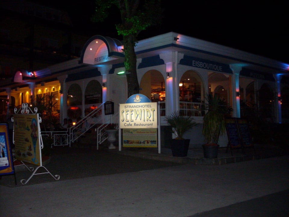 Nachtansicht Strandhotel Seewirt