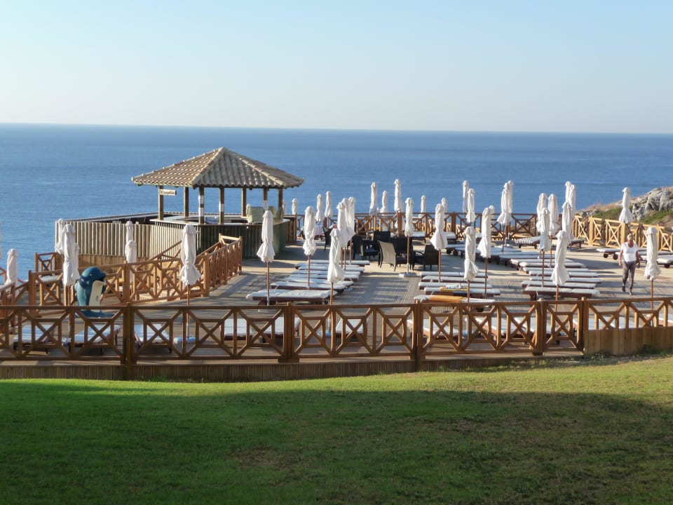 Sehr schöne Sonnenterrasse Hotel Kalithea Horizon Royal
