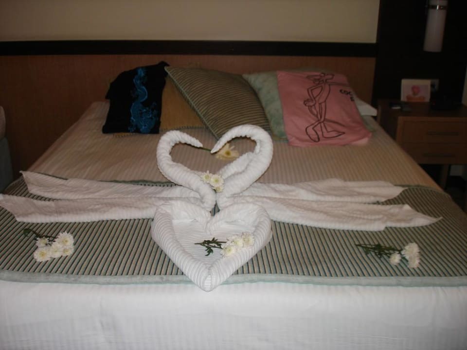 Dekoration vom Zimmermädchen immer anderst Royal Wings Hotel