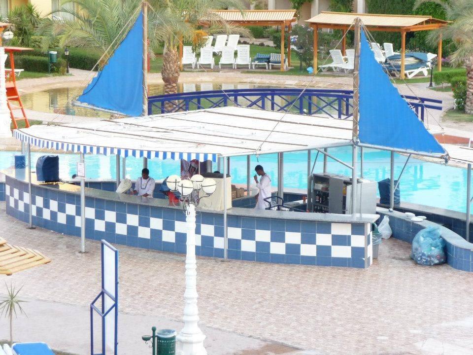 Przy i w basenie Titanic Beach Spa & Aqua Park