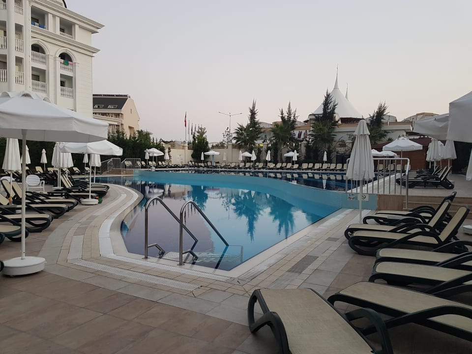 Pool Well Palace Side