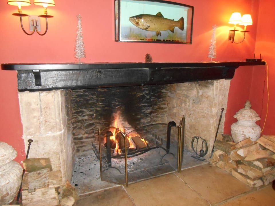 Great fireplace Hotel Washbourne Court