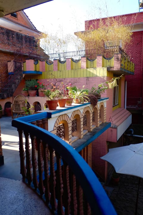 Auf jeder Etage eine hübsche Terrasse Trekkers Holiday Inn Guesthouse