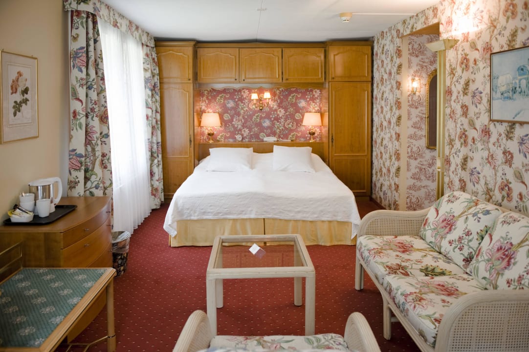 Standard Drei-Bett Zimmer  Hotel Wengener Hof