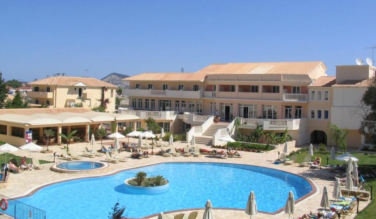Blick auf Pool Hotel Bitzaro Grande