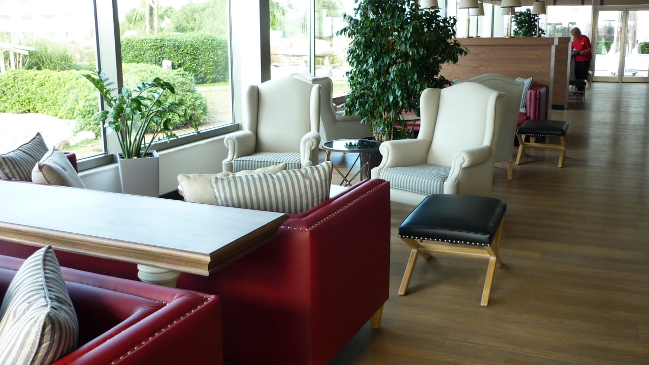 Bibliothek Patisserie Titanic Deluxe Lara