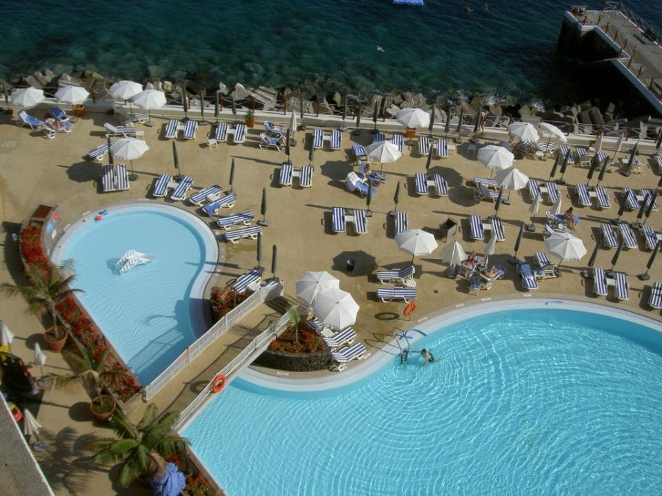 Blick zur unteren Poolanlage Hotel The Cliff Bay (PortoBay)