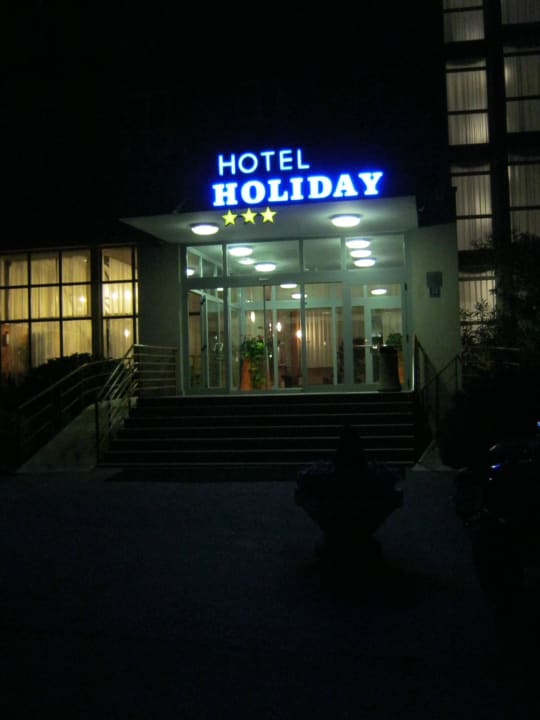 Hoteleingang Arena Hotel Holiday