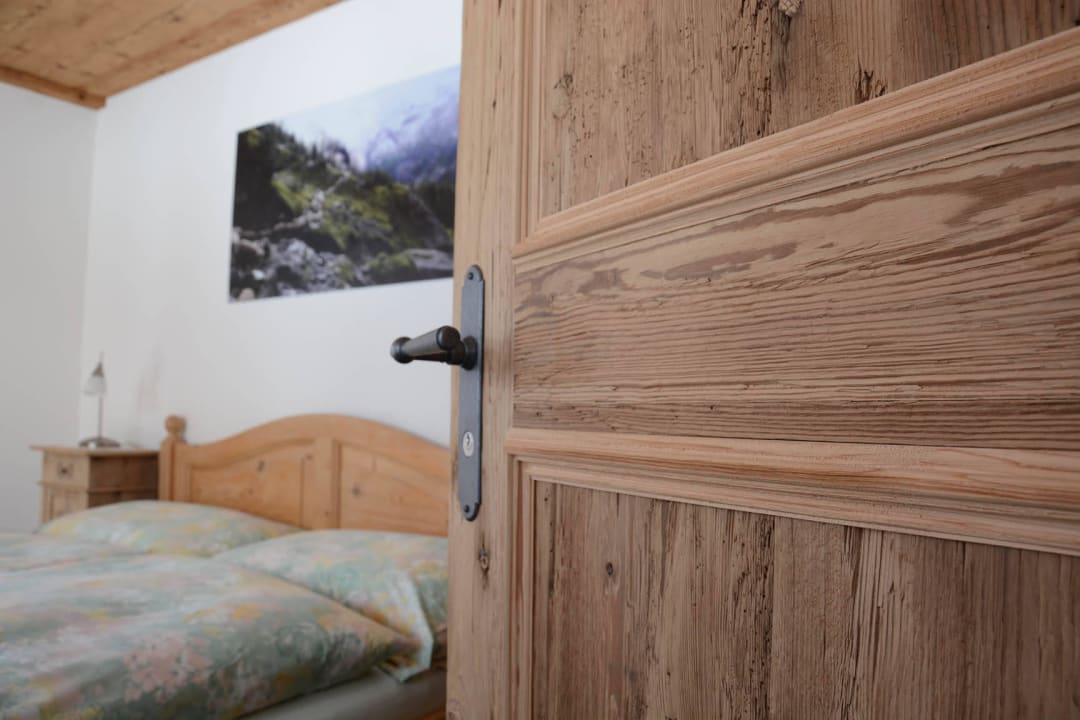 Blick ins Zimmer Berghotel Oeschinensee