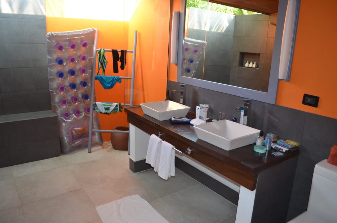 Sehr schönes Badezimmer Meeru Maldives Resort Island