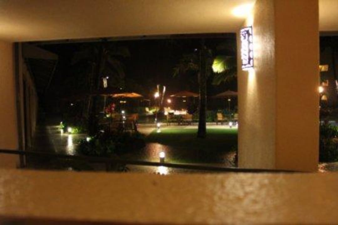Lobby mit Blick auf Pool Hotel Courtyard by Marriott Kauai at Coconut Beach