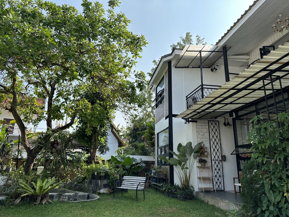 Gartenanlage Sherloft Home & Hostel