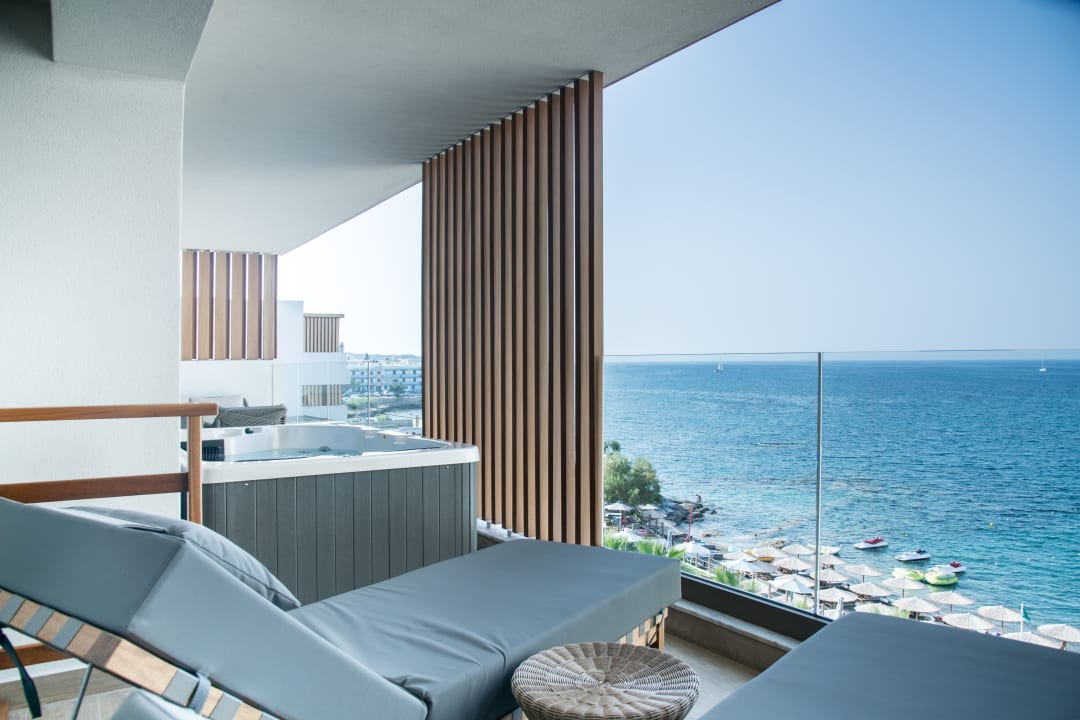 Zimmer AKASHA Beach Hotel & Spa