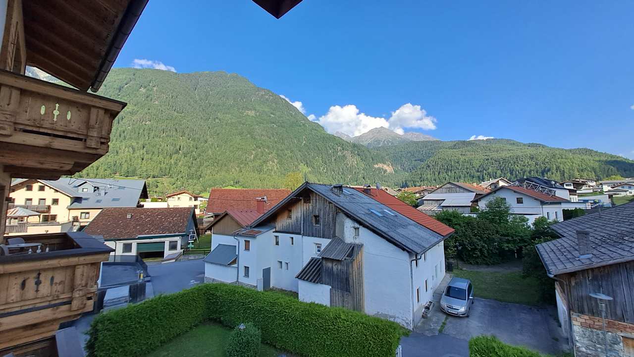 Ausblick Hotel Johanna mitten im Ötztal