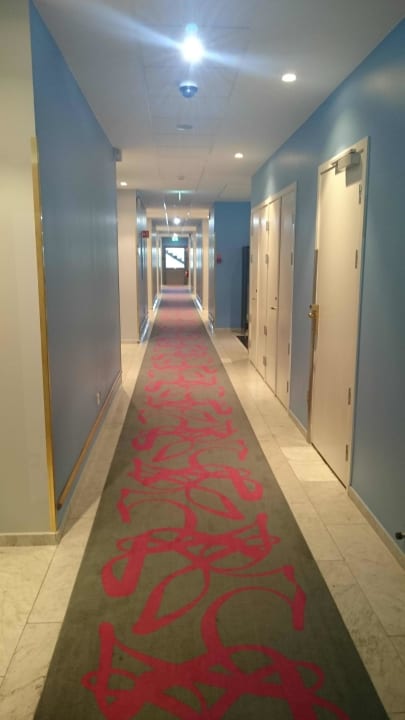 Gänge zu den Zimmern Thon Hotel Opera