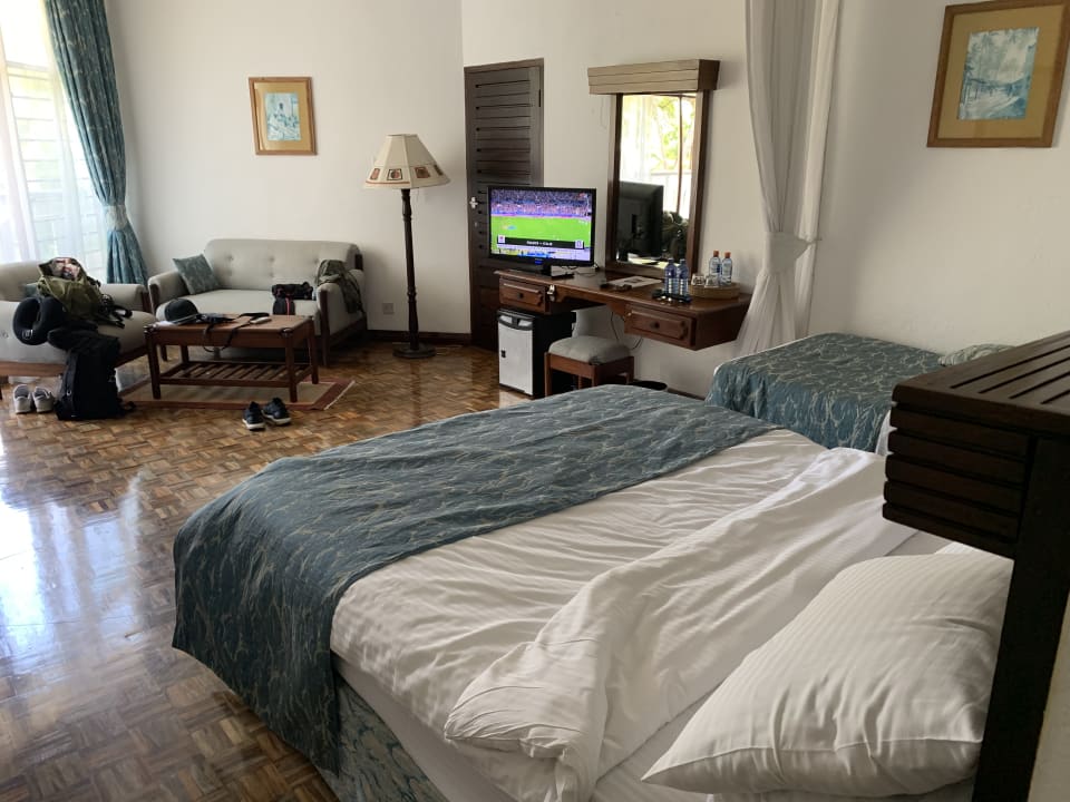 Zimmer Travellers Beach Hotel & Club