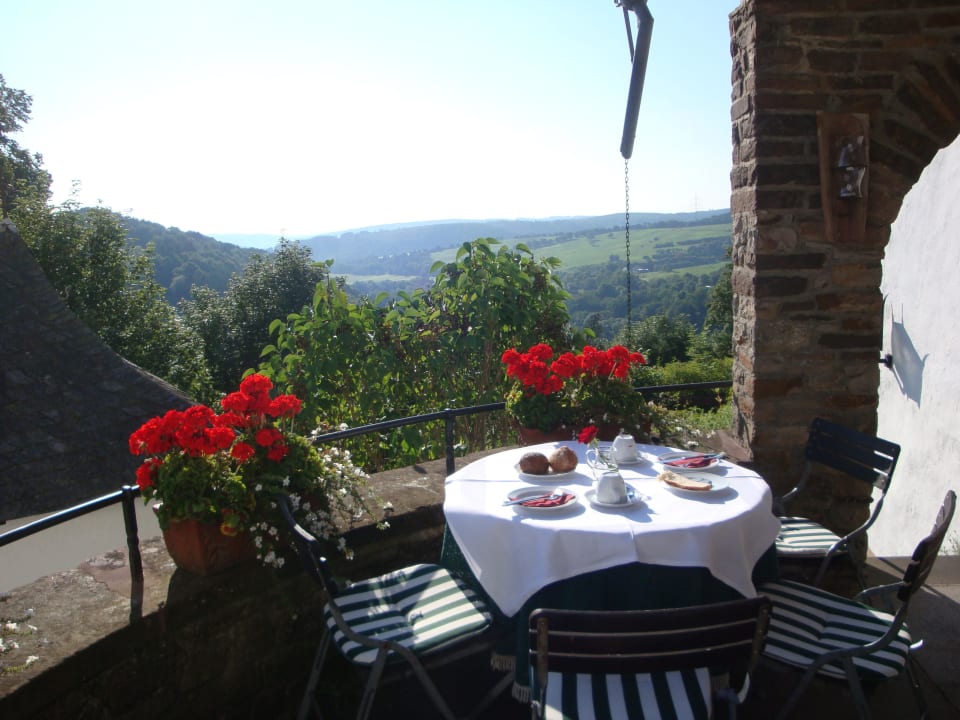 So macht frühstücken Spaß. Burghaus & Villa Kronenburg