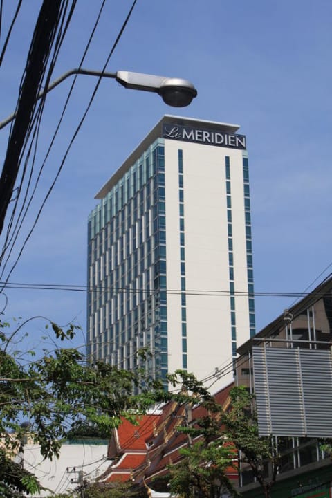 Blick von der Surawong Road Hotel Le Meridien Bangkok