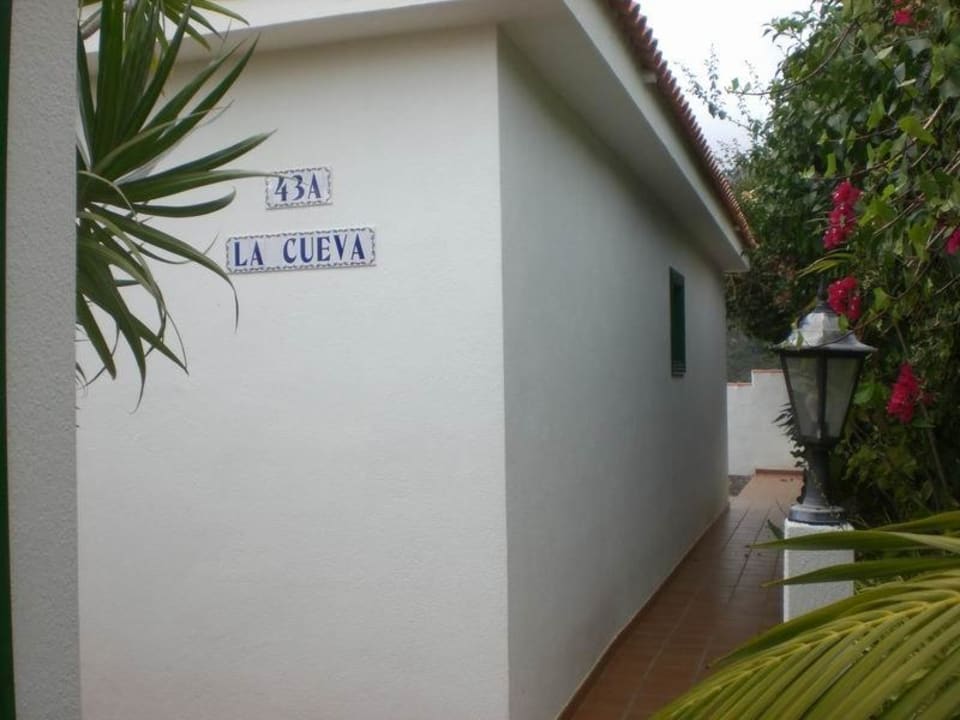 La Cueva von hinten Hotel Piedra Verde