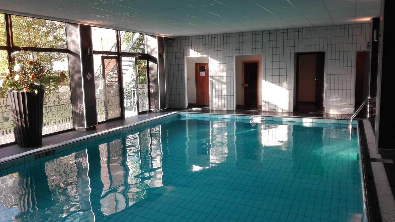 Schöner Pool Park Plaza Eindhoven