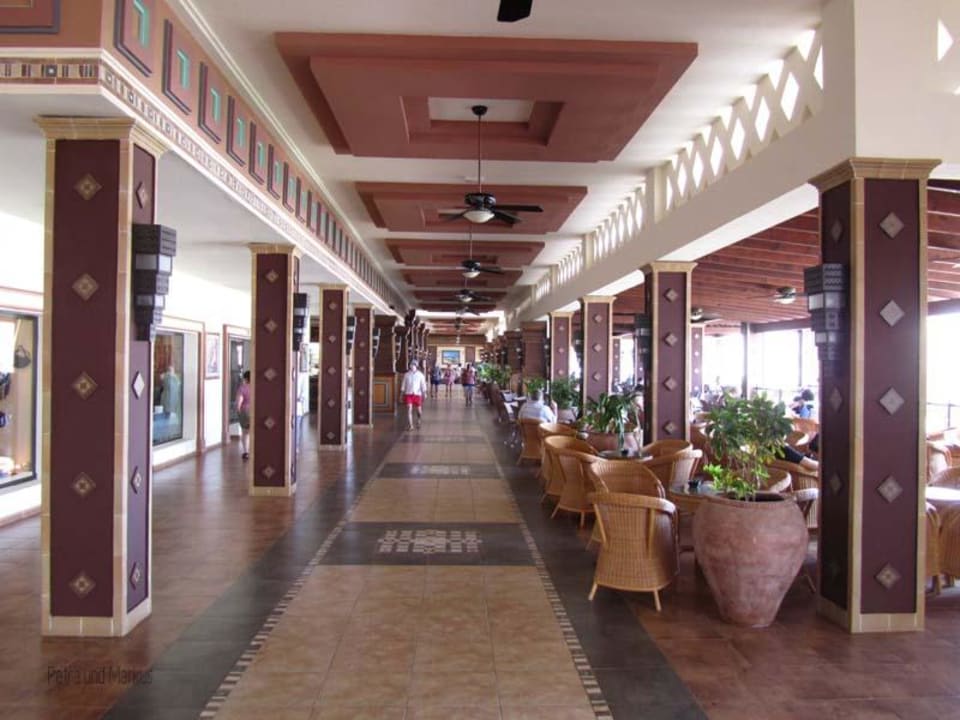 Shopping-Meile Hotel Riu Karamboa