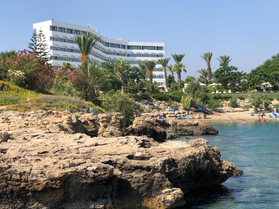 Strand Crystal Springs Beach Hotel