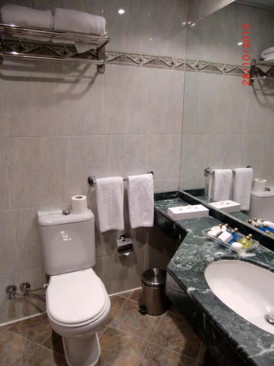 Bad Hotel Grand Pyramids