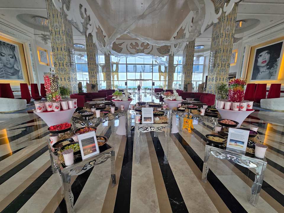 Lobby Azura Deluxe Resort & Spa Hotel