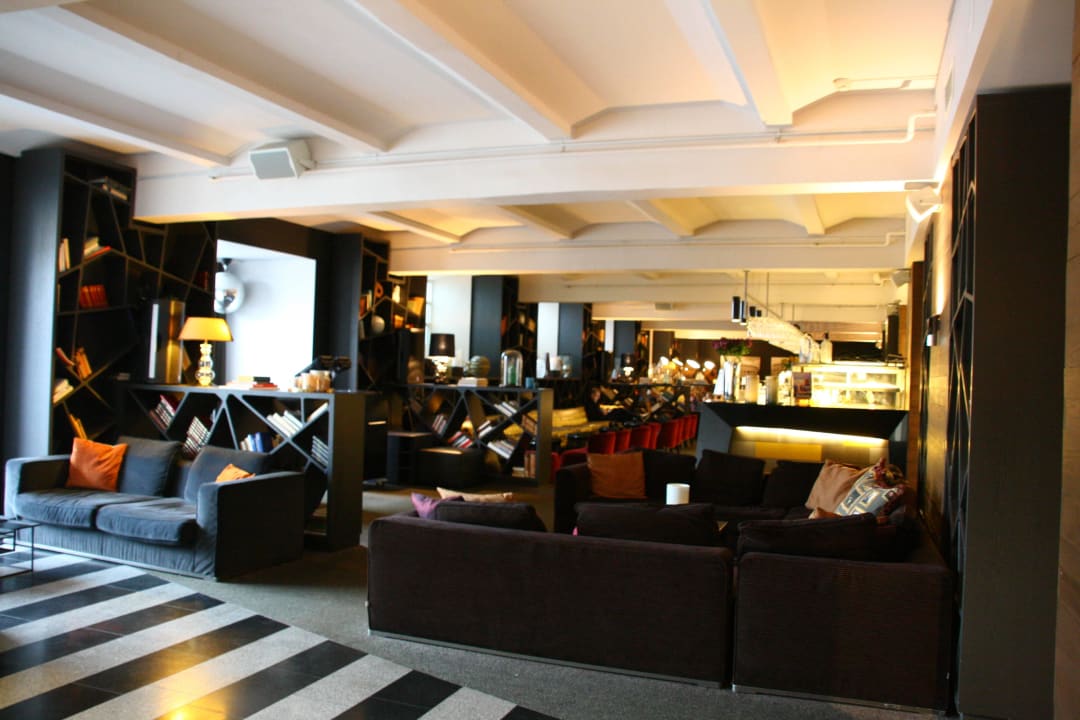 Die Postbar in der Lobby Hotel Clarion Post