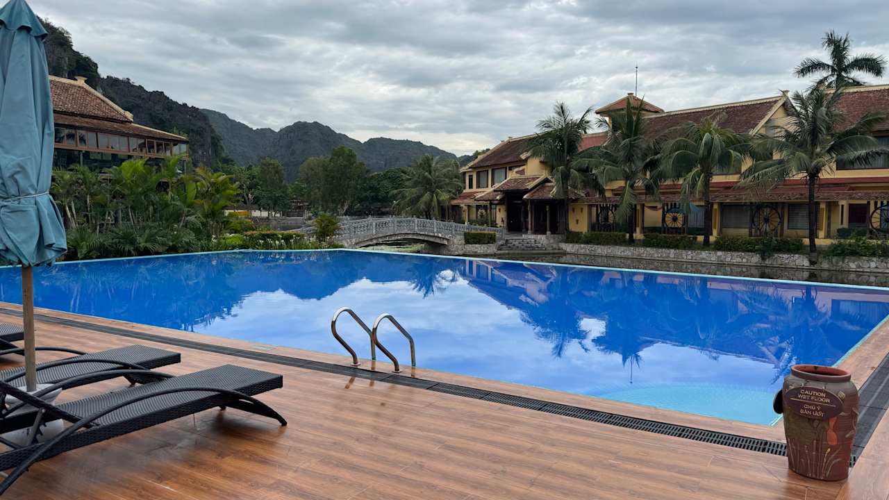 Pool Emeralda Resort Tam Cốc