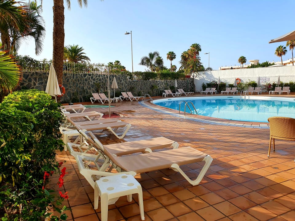 Pool HL Miraflor Suites Hotel