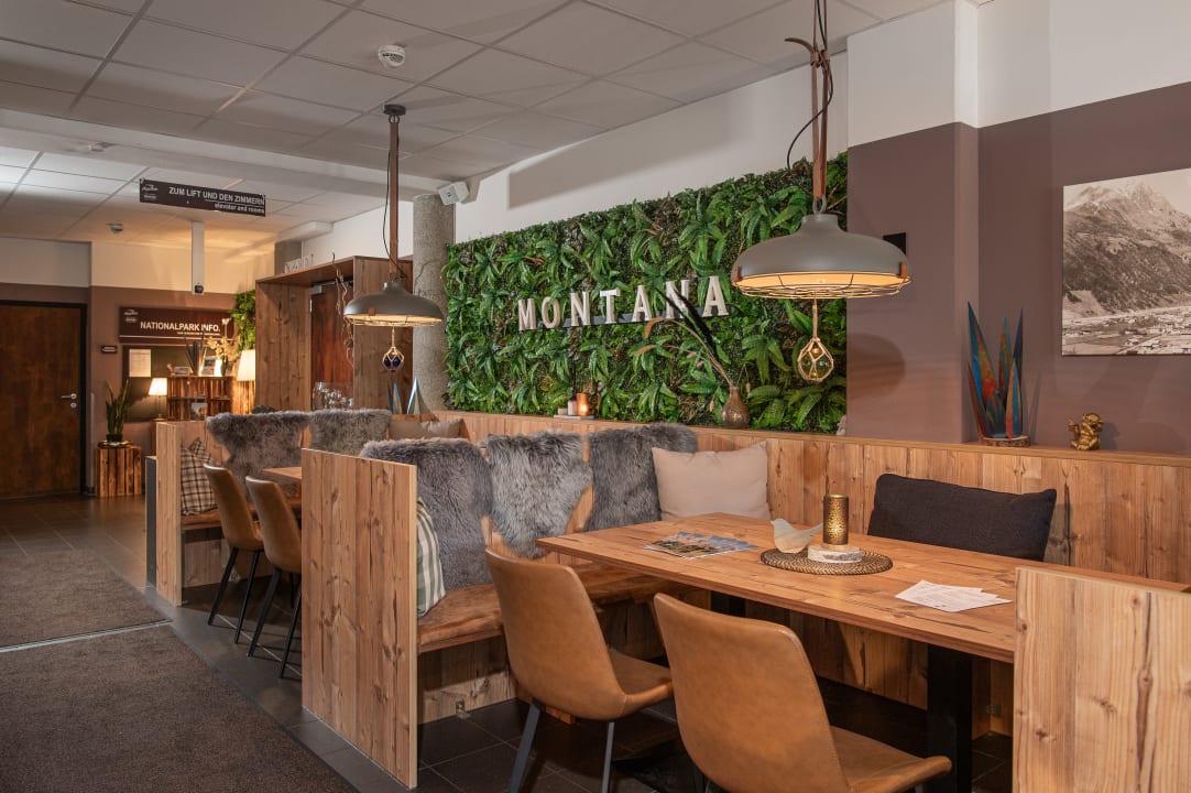 Lobby AlpenParks Hotel & Apartment Montana Matrei