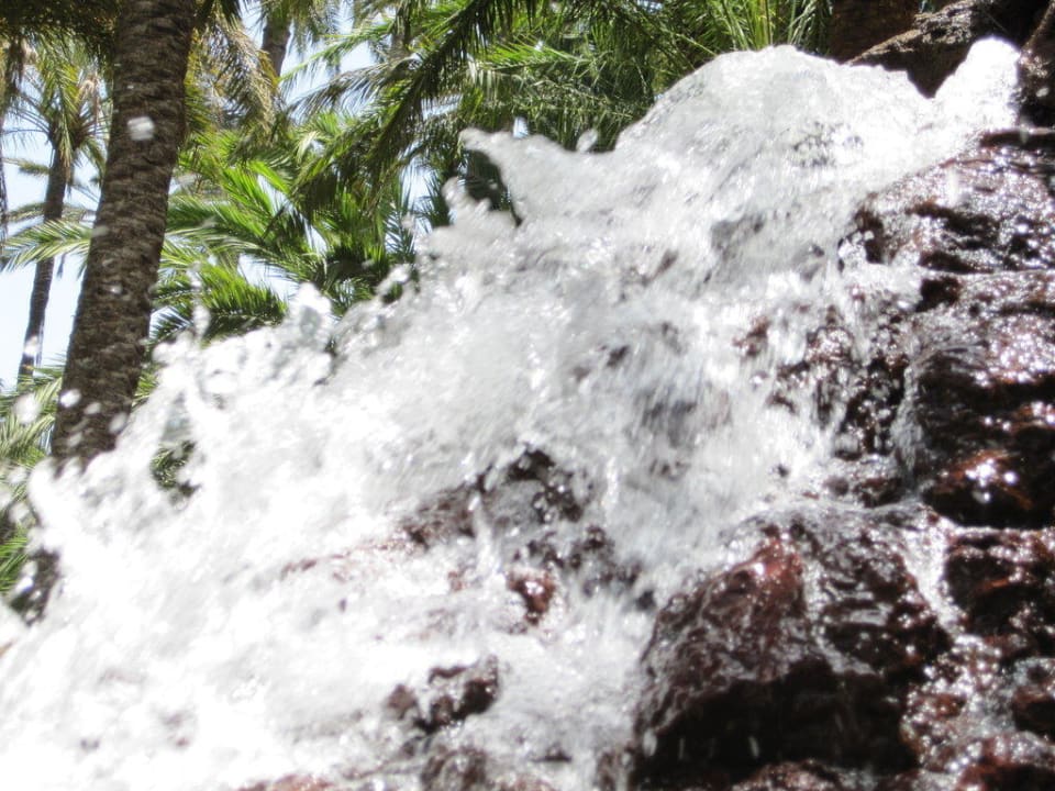 Springbrunnen, Wasserfall und künstlicher See Hotel Riu Palace Oasis