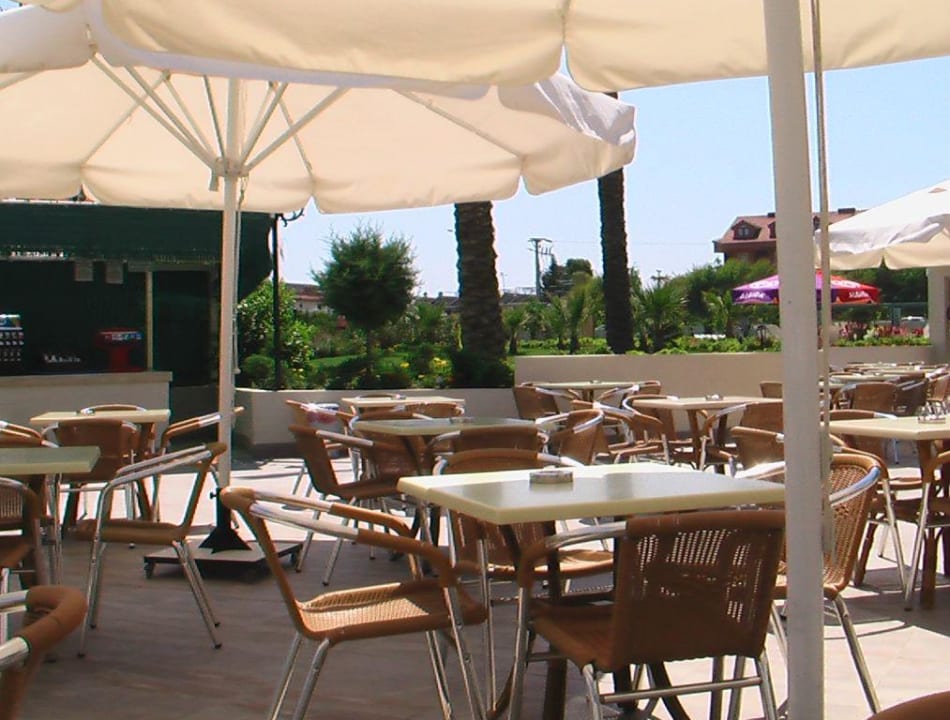 An der Poolbar Side Breeze Hotel