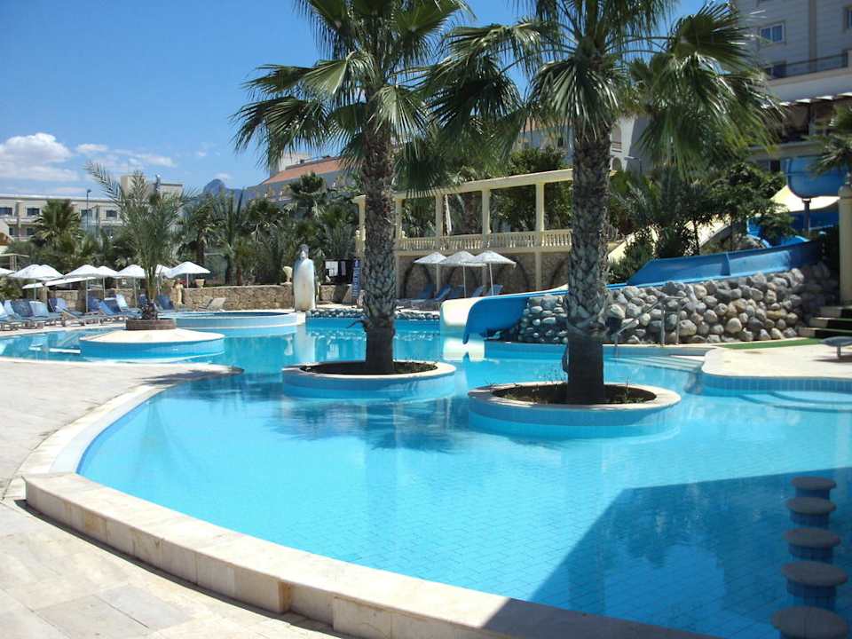 Poolanlage Oscar Resort Hotel