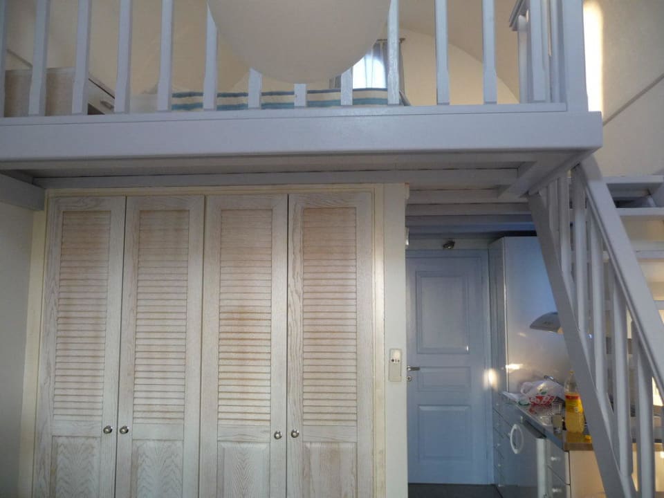 Schränke und Galerie Hotel Orizontes Santorini