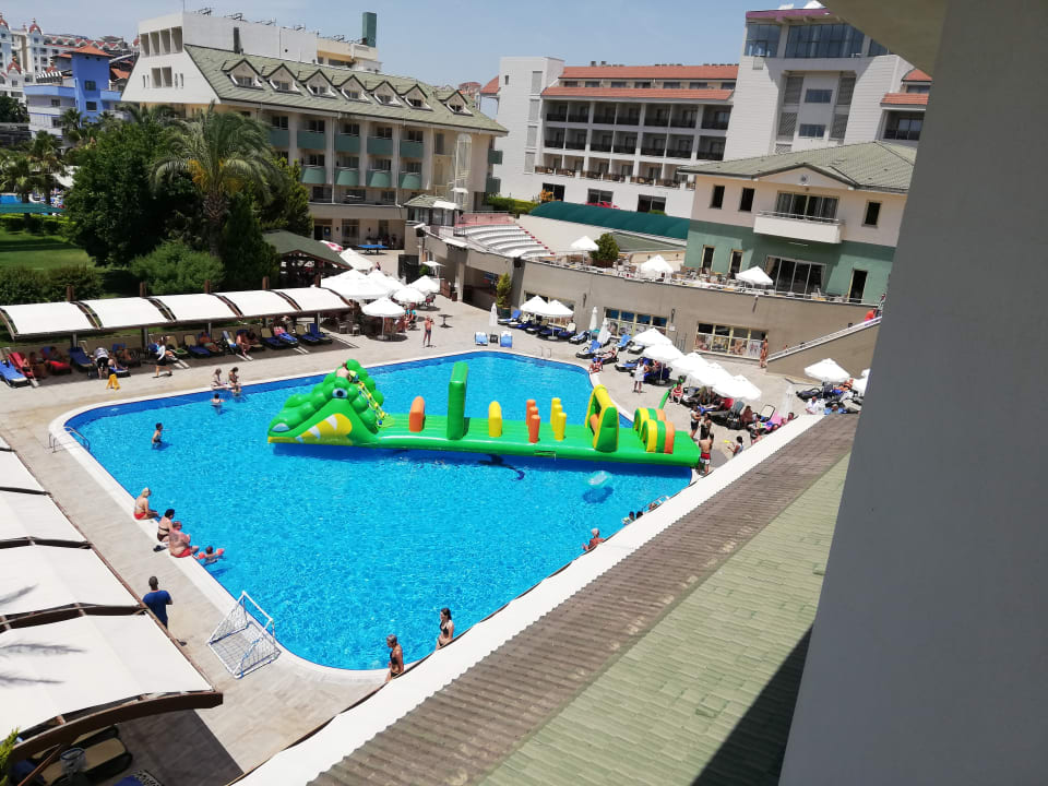 Pool Side Breeze Hotel