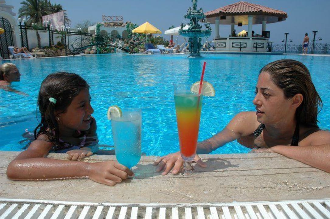 Pool facilities Rocks Hotel & Casino